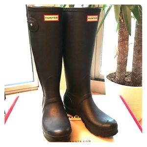 Hunter Rain boots with ZIPPERS, Black